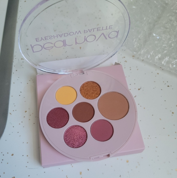 Eyeshadow Palette - Picture 5 of 5